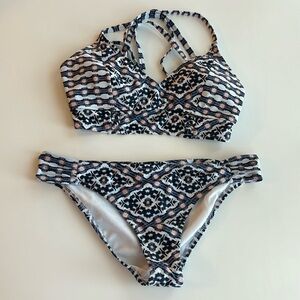 Jessica Simpson Venice Beach Printed Cami Cross-Back Bikini Top and Bottom | M
